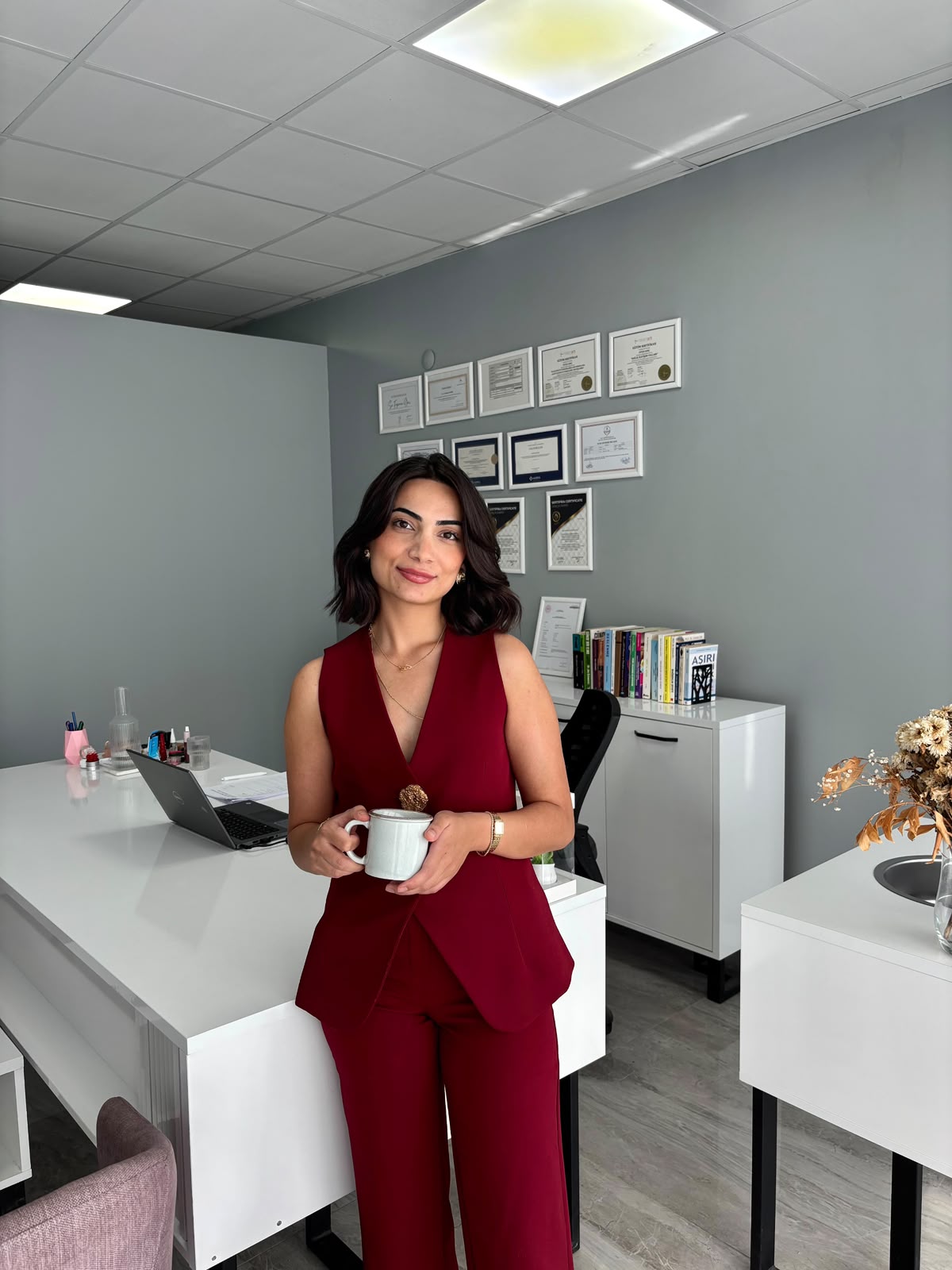Diyetisyen Feyzanur Genç, danışma ofisinde